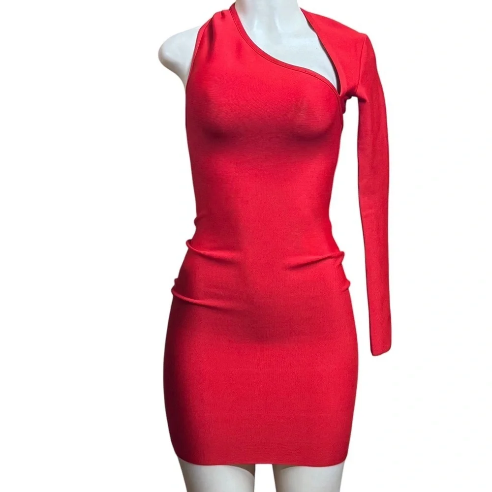 Red Asymmetrical Backless Bodycon Dress - Picture 2 of 6